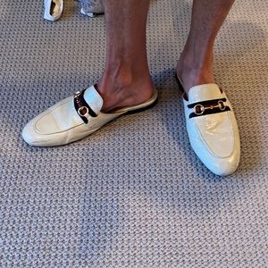 Very Worn Gucci White slides size 10
